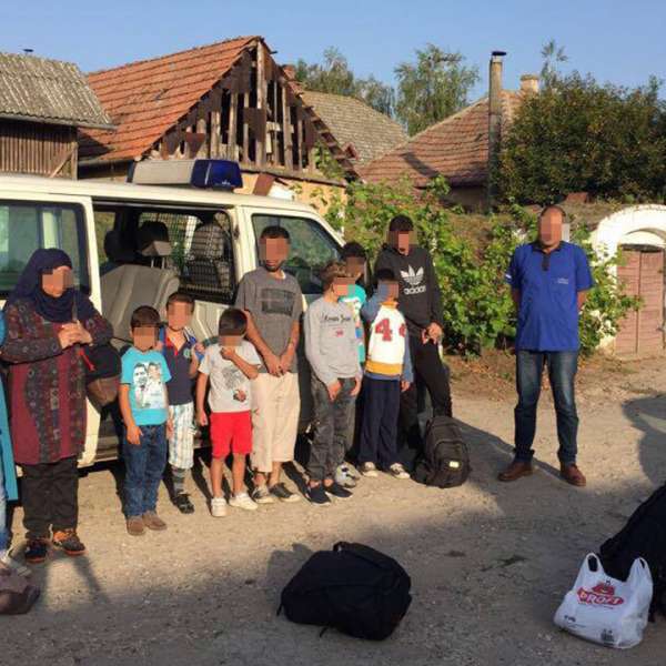 Treisprezece migranţi, depistaţi la frontiera cu Ungaria