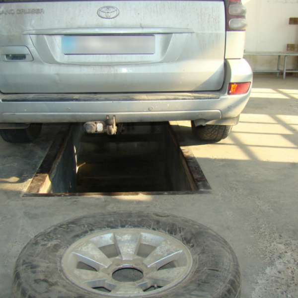 Peste 10.000 de ţigarete ascunse în roata de rezervă a unui autoturism, descoperite la P.T.F. Galaţi