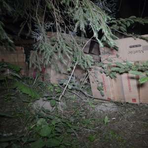 Peste 23.000 de pachete cu țigări confiscate şi un cetățean român, implicat în contrabandă, reținut la frontieră