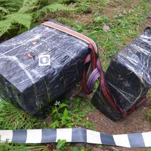 Peste 23.000 de pachete cu țigări confiscate şi un cetățean român, implicat în contrabandă, reținut la frontieră