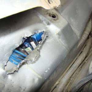 Aproximativ 3.000 de ţigarete ascunse în bordul unui autoturism, descoperite la P.T.F. Galaţi