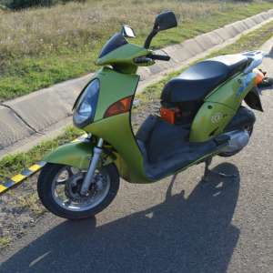 La volanul unui motoscuter furat din Italia, fără permis de conducere