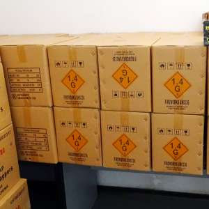 Sute de kilograme de materiale pirotehnice fără documente legale, descoperite la P.T.F. Giurgiu