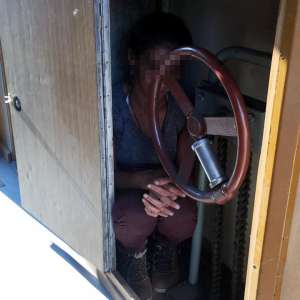 Doi tineri irakieni au sărit din tren, încercând să intre ilegal în România prin PTF Giurgiu Feroviar
