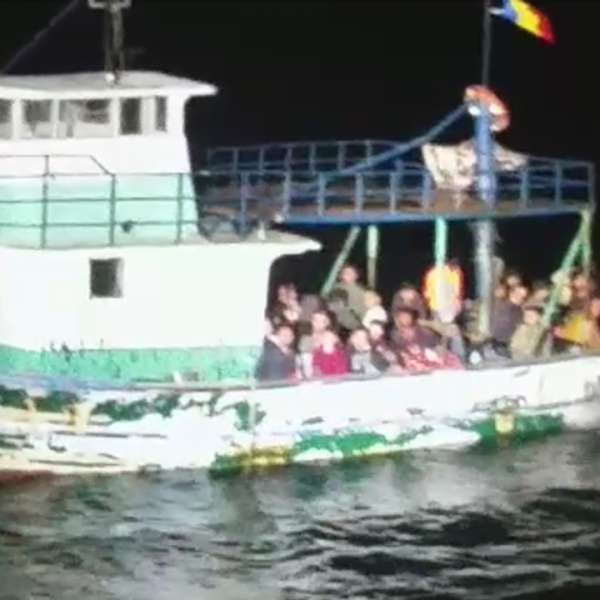 UPDATE - Pescador cu migranţi, interceptat de poliţiştii de frontieră români în apropierea ţărmului românesc al Mării Negre