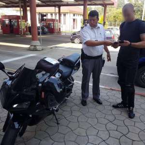 Depistat conducând o motocicletă deşi nu avea acest drept