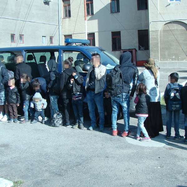 25 de cetățeni irakieni opriți la frontieră din drumul ilegal spre Spaţiul Schengen