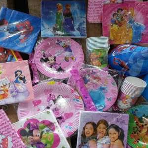 Zeci de mii de articole de petrecere, susceptibile a fi contrafăcute şi bunuri nedeclarate, confiscate în Portul Constanţa Sud Agigea