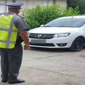 Tânăr fără permis de conducere depistat în trafic