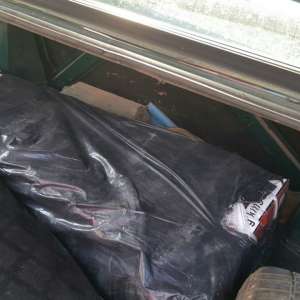 O femeie de 66 de ani s-a ales cu dosar penal pentru că transporta țigări de contrabandă