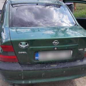 Documente fasificate pentru scoaterea din România a unui autoturism