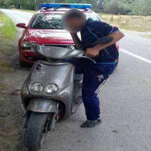 Minor fără permis de conducere depistat în trafic cu un scuter neînregistrat