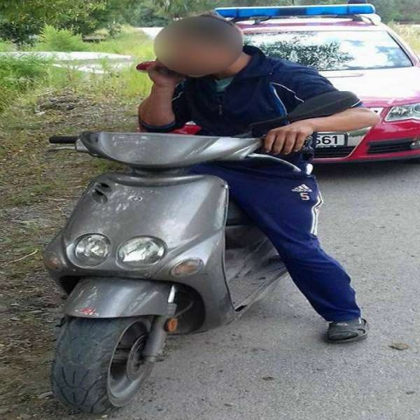 Minor fără permis de conducere depistat în trafic cu un scuter neînregistrat