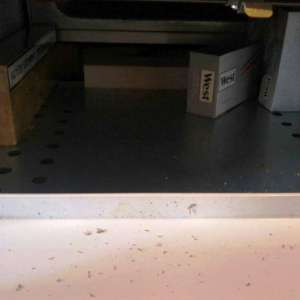 Ţigări de contrabandă ascunse în rezervoarele a două autoturisme şi sub cuptorul aragazului unei nave