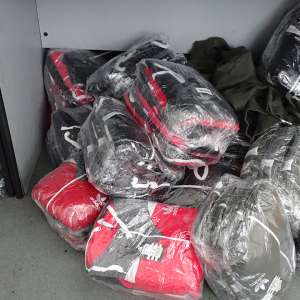 Articole textile, încălțăminte și parfumuri, susceptibile a fi contrafăcute, confiscate la P.T.F. Giurgiu