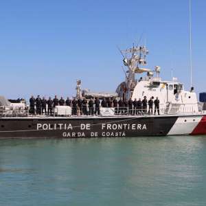 Nava MAI 1101 a predat ștafeta navei MAI 1104 a Poliţiei de Frontieră Române care va  supraveghea, timp de 4 luni, frontierele Europei din Marea Egee