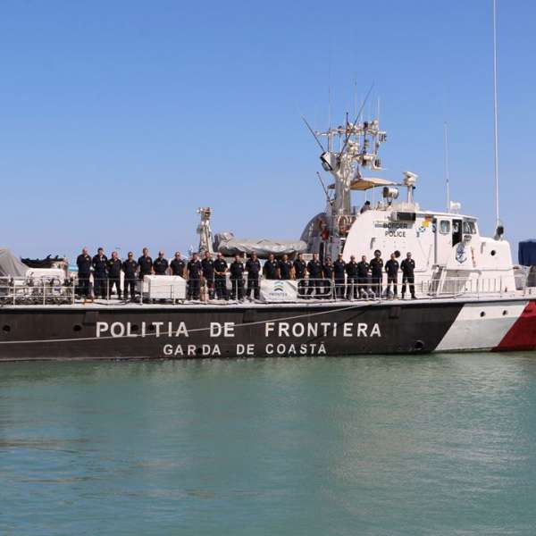 Nava MAI 1101 a predat ștafeta navei MAI 1104 a Poliţiei de Frontieră Române care va supraveghea, timp de 4 luni, frontierele Europei din Marea Egee