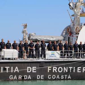 Nava MAI 1101 a predat ștafeta navei MAI 1104 a Poliţiei de Frontieră Române care va  supraveghea, timp de 4 luni, frontierele Europei din Marea Egee