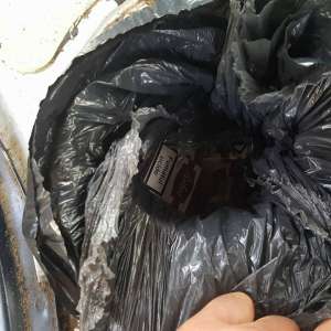 Ţigări de contrabandă ascunse în rezervoarele a două autoturisme