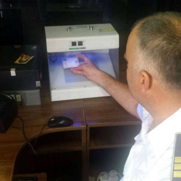 Șofer cu permis de conducere necorespunzător, depistat la controlul de frontieră