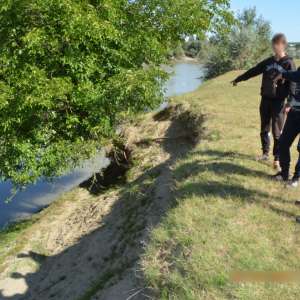 Trei tineri din R. Moldova au încercat să intre ilegal în Romania, trecând Prutul înot