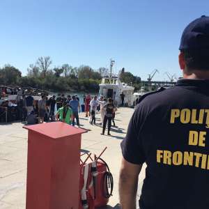 Ambarcaţiuni cu migranţi, interceptate şi blocate de poliţiştii de frontieră români în Marea Neagra