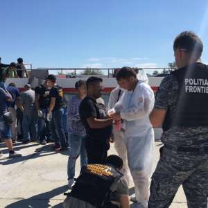 Ambarcaţiuni cu migranţi, interceptate şi blocate de poliţiştii de frontieră români în Marea Neagra