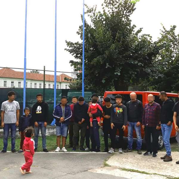 17 sirieni și irakieni care intenţionau să treacă ilegal frontiera, călăuziţi de un cetăţean turc, depistați la S.P.F. Diosig
