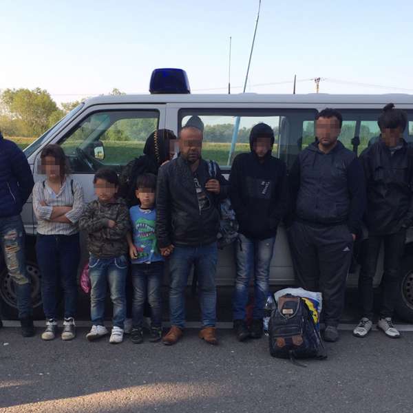 25 migranţi irakieni care intenţionau să treacă ilegal frontiera, depistaţi de poliţiştii de frontieră de la S.P.F. Nădlac
