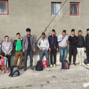 25 migranţi irakieni care intenţionau să treacă ilegal frontiera, depistaţi de poliţiştii de frontieră de la S.P.F. Nădlac