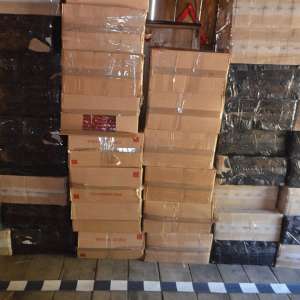 Peste 40.000 de pachete cu ţigări de contrabanda, descoperite în urma unei percheziţii