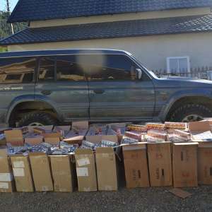Peste 40.000 de pachete cu ţigări de contrabanda, descoperite în urma unei percheziţii
