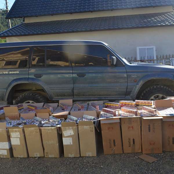 Peste 40.000 de pachete cu ţigări de contrabanda, descoperite în urma unei percheziţii