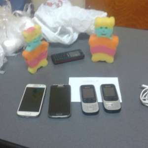 Depistat în timp ce încerca să introducă telefoane mobile în penitenciar
