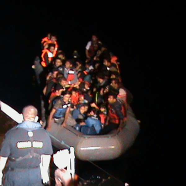 Noi operațiuni de salvare în Marea Egee: 117 persoane în pericol de înec, salvate de poliţiştii de frontieră români