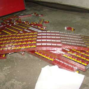 Ţigări ascunse în autoturism depistate în P.T.F. Siret