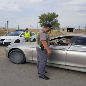 Bărbat cercetat de polițiștii de frontieră pentru conducere fără permis   