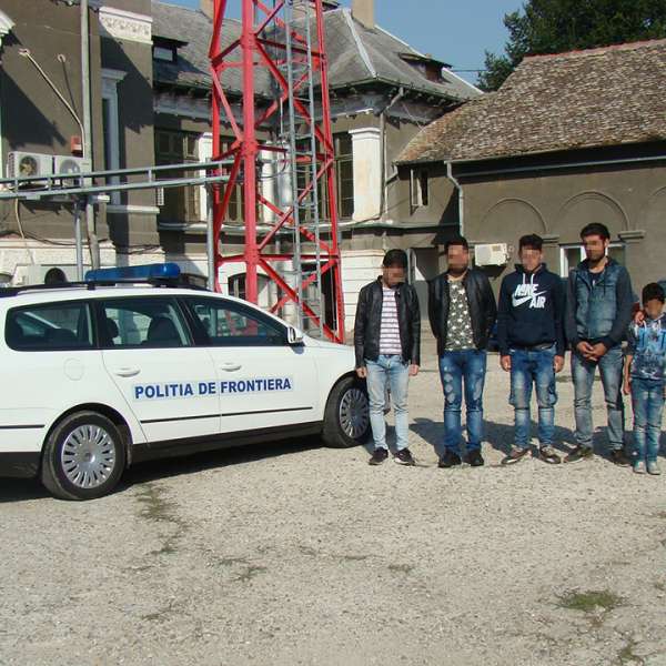 Nouă cetățeni sirieni au încercat să intre ilegal în țară, ajutați de un bulgar care i-a trecut fluviul Dunărea cu o ambarcațiune