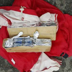 Mercedes Sprinter căptuşit cu ţigarete de contrabandă   