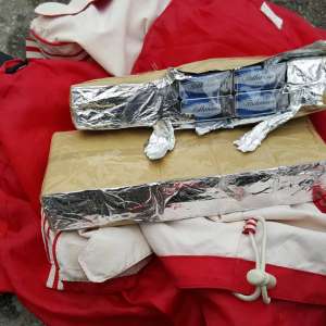 Mercedes Sprinter căptuşit cu ţigarete de contrabandă   