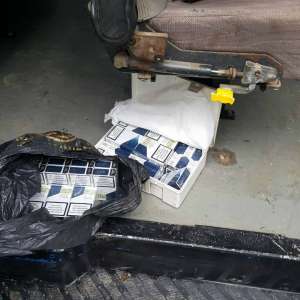 Mercedes Sprinter căptuşit cu ţigarete de contrabandă   