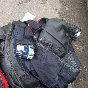 Mercedes Sprinter căptuşit cu ţigarete de contrabandă   