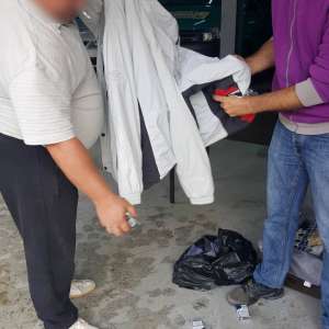 Mercedes Sprinter căptuşit cu ţigarete de contrabandă   