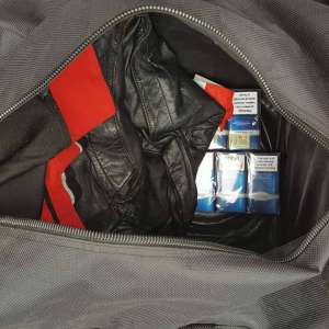 Mercedes Sprinter căptuşit cu ţigarete de contrabandă   