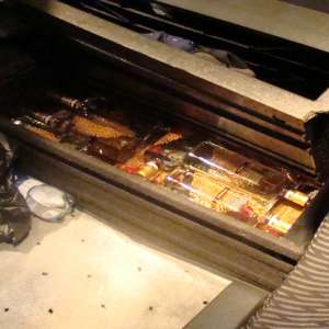 20 litri vodcă ascunși sub scaunul şoferului unui camion, descoperiți la controlul de frontieră