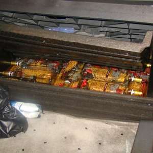 20 litri vodcă ascunși sub scaunul şoferului unui camion, descoperiți la controlul de frontieră