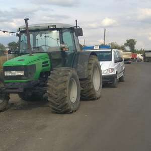 Doi fraţi cercetaţi pentru conducere fără permis şi încredinţarea cu bună ştiinţă a autovehiculului