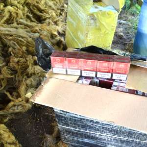 4.500 pachete cu țigări de contrabandă, descoperite într-un saivan pentru animale