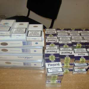 Ţigarete de contrabandă descoperite la controlul de frontieră de câinele poliţist OMU   