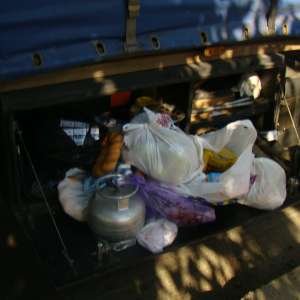 3.000 țigarete ascunse în lada de scule a unei semiremorci